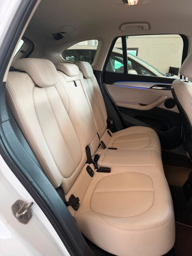 BMW X1 XDRIVE18D XLINE //HEAD UP//LED// - foto 25