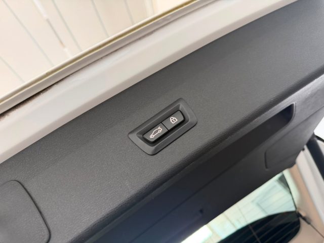 BMW X1 XDRIVE18D XLINE //HEAD UP//LED// - foto 17