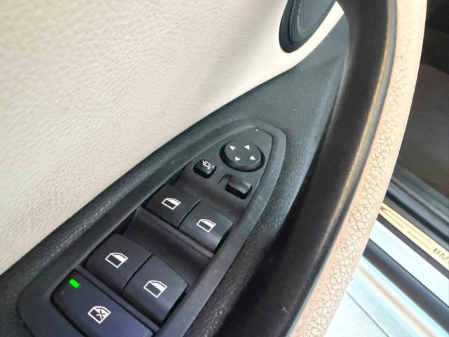 BMW X1 XDRIVE18D XLINE //HEAD UP//LED// - foto 19