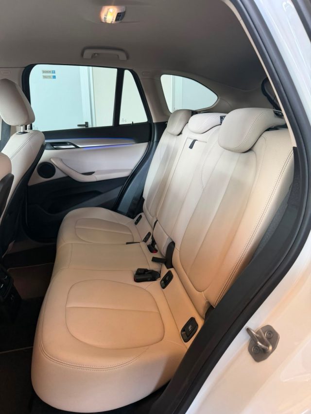BMW X1 XDRIVE18D XLINE //HEAD UP//LED// - foto 23