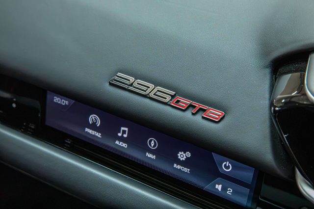 FERRARI 296 GTB|LIFT|360°VIEW|JBL|CARBON+LED - foto 15