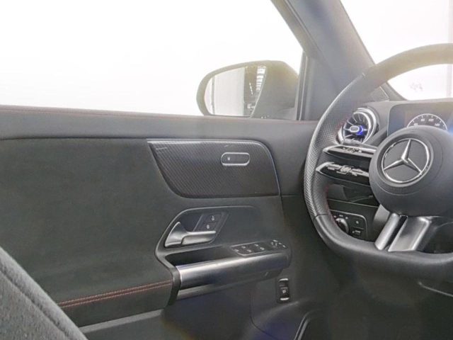 MERCEDES-BENZ GLA 180 AUTOMATIC AMG LINE PREMIUM - foto 9