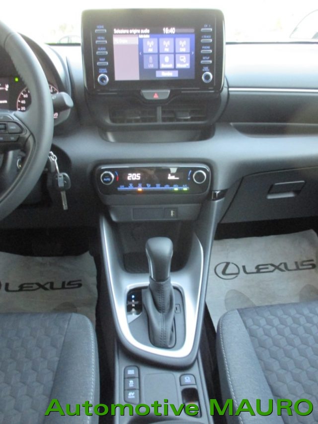TOYOTA YARIS 1.5 HYBRID 5 PORTE - NEOPATENTAT - foto 19