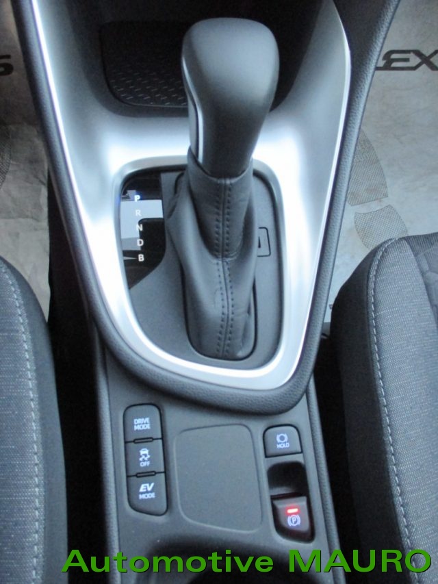 TOYOTA YARIS 1.5 HYBRID 5 PORTE - NEOPATENTAT - foto 18
