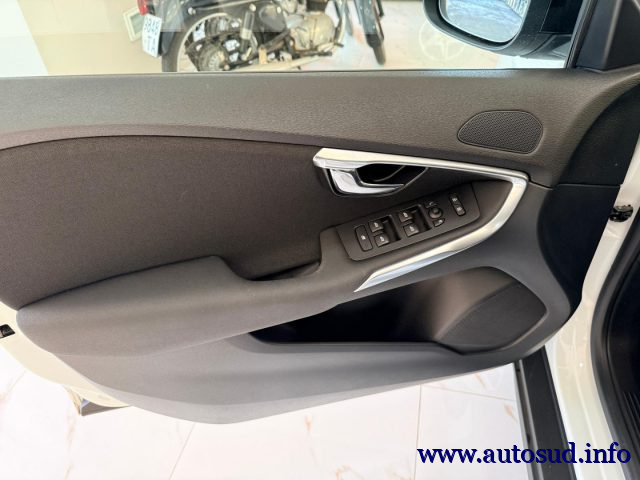 VOLVO V40 CROSS COUNTRY D2 GEARTRONIC - foto 9