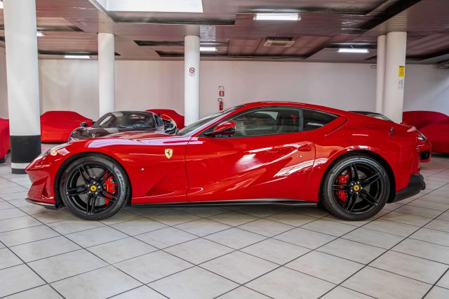 FERRARI 812 SUPERFAST|SPECIAL PAINT ROSSO 70 - foto 4