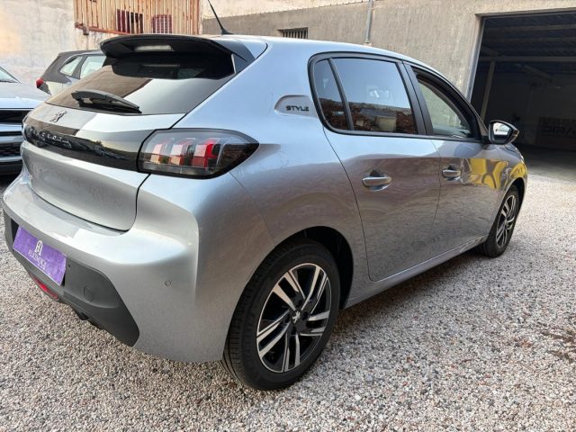 PEUGEOT 208 HYBRID 100 E-DCS6 STYLE - foto 11