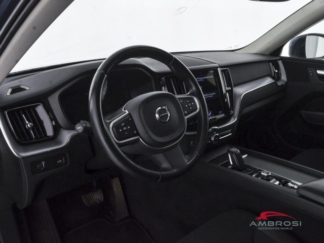 VOLVO XC60 B4 (D) AWD GEARTRONIC MOMENTUM P - foto 8