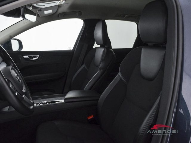 VOLVO XC60 B4 (D) AWD GEARTRONIC MOMENTUM P - foto 9