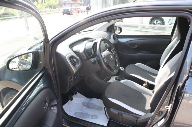 TOYOTA AYGO 1.0 VVT-I 69 CV 5 PORTE X-PLAY T - foto 9