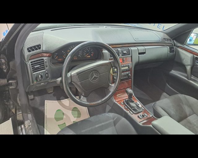 MERCEDES-BENZ E 200 K ELEGANCE - foto 6