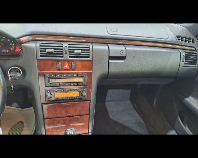 MERCEDES-BENZ E 200 K ELEGANCE - foto 8