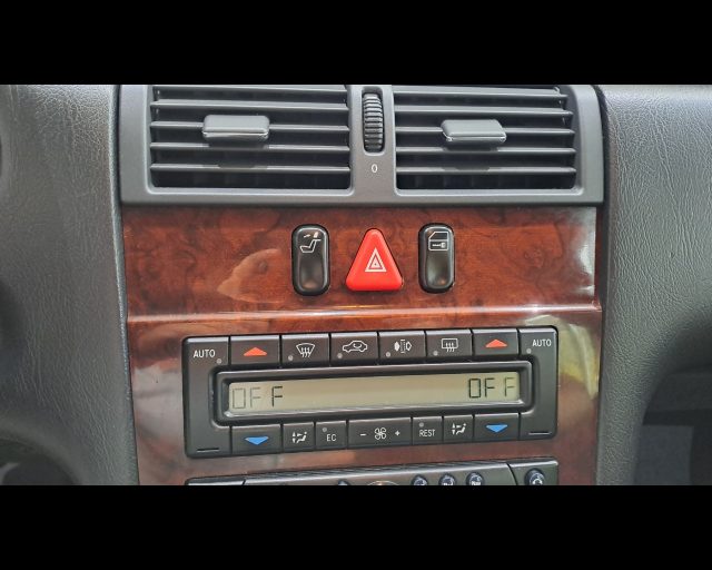MERCEDES-BENZ E 200 K ELEGANCE - foto 9
