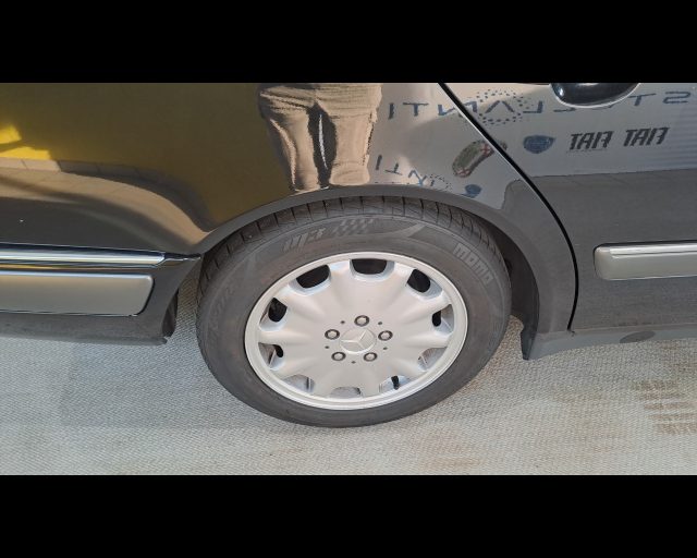 MERCEDES-BENZ E 200 K ELEGANCE - foto 17