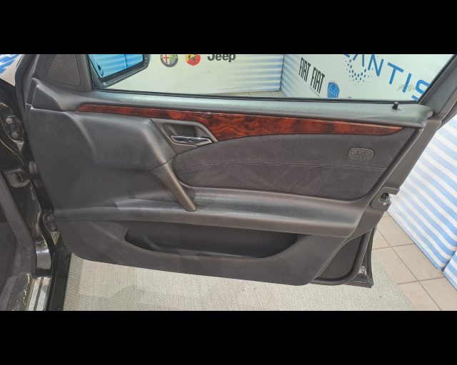 MERCEDES-BENZ E 200 K ELEGANCE - foto 21