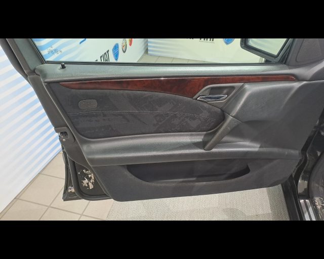 MERCEDES-BENZ E 200 K ELEGANCE - foto 26
