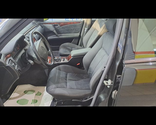 MERCEDES-BENZ E 200 K ELEGANCE - foto 27