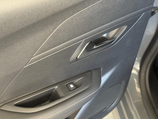 PEUGEOT 208 HYBRID 100 E-DCS6 ALLURE - foto 11