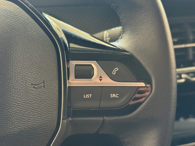 PEUGEOT 208 HYBRID 100 E-DCS6 ALLURE - foto 16