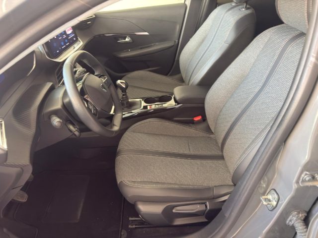 PEUGEOT 208 HYBRID 100 E-DCS6 ALLURE - foto 20
