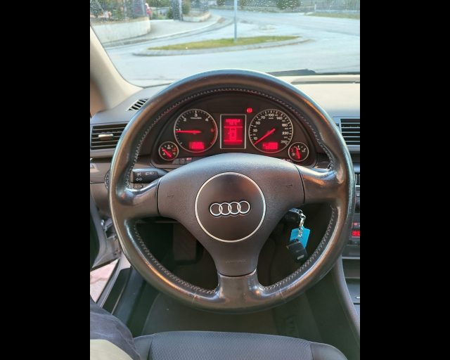 AUDI A4 1.9 TDI/130 CV CAT AVANT - foto 22
