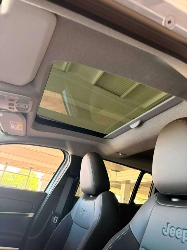 JEEP AVENGER MY2025 1.2 100CV SUMMIT + NAVI + - foto 8