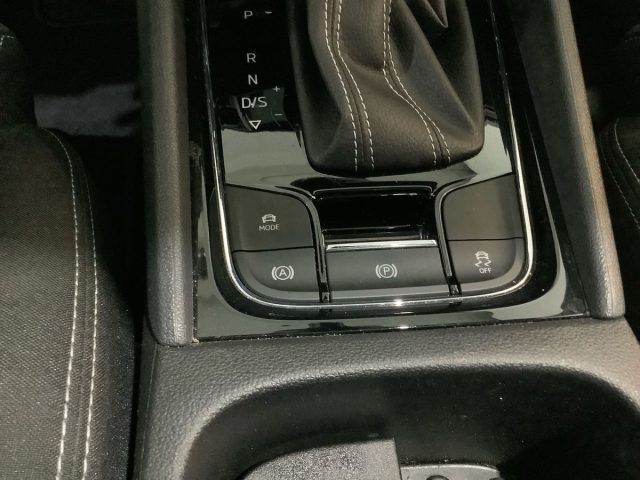 SKODA KAROQ 2.0 TDI SCR DSG SPORTLINE - foto 23