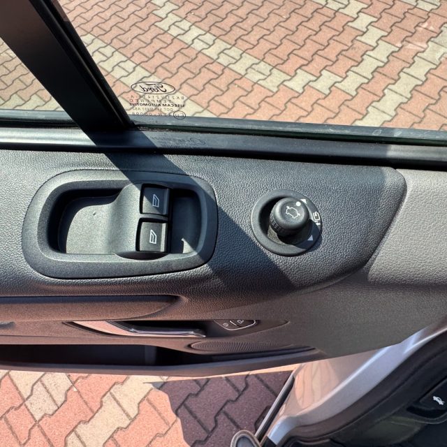 FORD TRANSIT CUSTOM 320 2.0 TDCI 130 AUTOM. PL COMBI - foto 21
