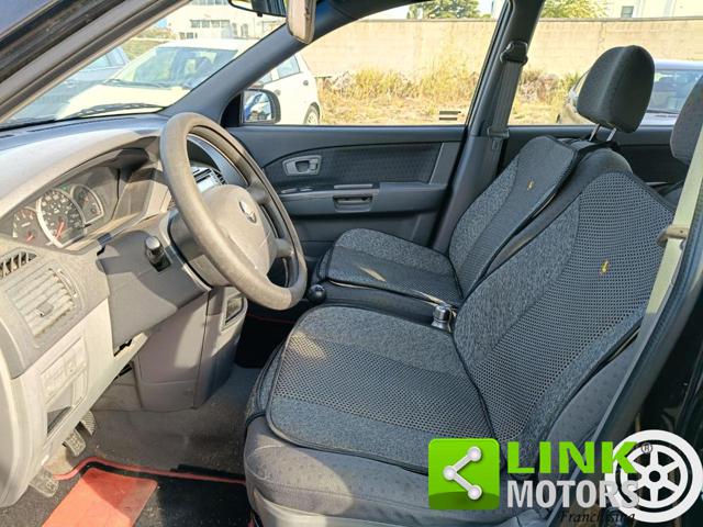 KIA CARENS 2.0 16V CRDI LX - foto 13