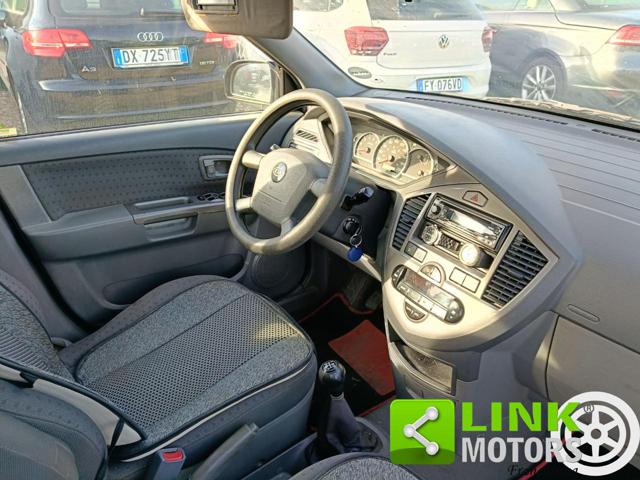 KIA CARENS 2.0 16V CRDI LX - foto 31
