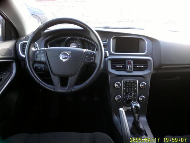 VOLVO V40 D2 - foto 17