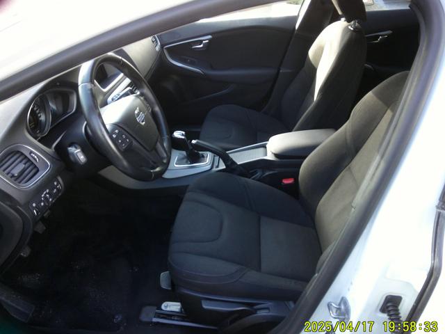 VOLVO V40 D2 - foto 14