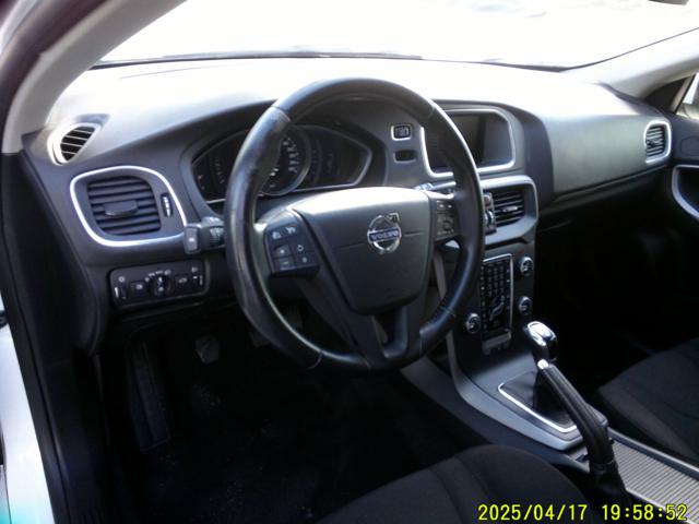 VOLVO V40 D2 - foto 16