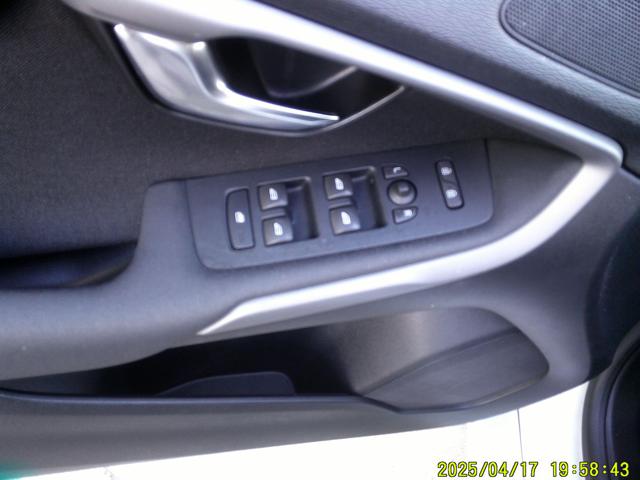 VOLVO V40 D2 - foto 15