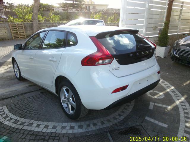 VOLVO V40 D2 - foto 24