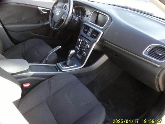 VOLVO V40 D2 - foto 18