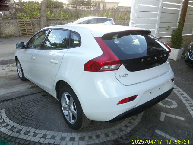 VOLVO V40 D2 - foto 13