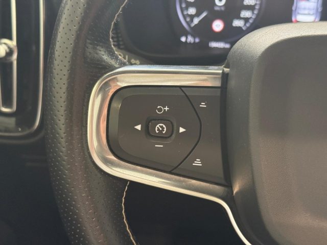 VOLVO XC40 D4 AWD GEARTRONIC R-DESIGN - foto 21