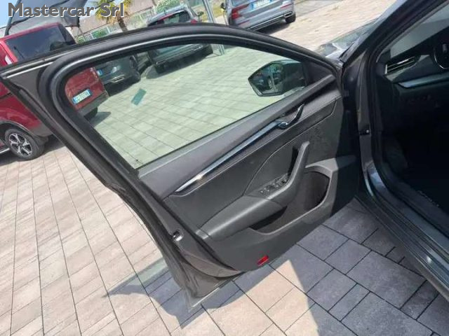 SKODA OCTAVIA OCTAVIA WAGON 2.0 TDI EVO EXECUT - foto 13