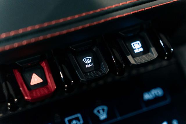 LAMBORGHINI URUS 4.0 SE - foto 45