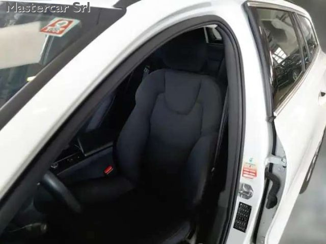 VOLVO V60 V60 2.0 B4 MOMENTUM BUSINESS PRO - foto 9