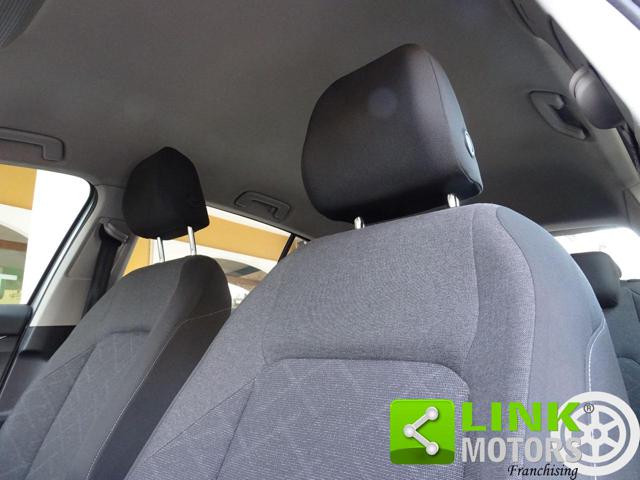 VOLKSWAGEN GOLF 8 1.0 HYBRID 115 CV - foto 13