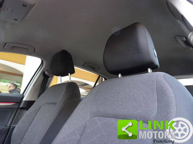 VOLKSWAGEN GOLF 8 1.0 HYBRID 115 CV - foto 12
