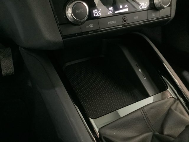 SKODA KAMIQ 1.0 TSI 110 CV DSG BLACK DOTS - foto 24