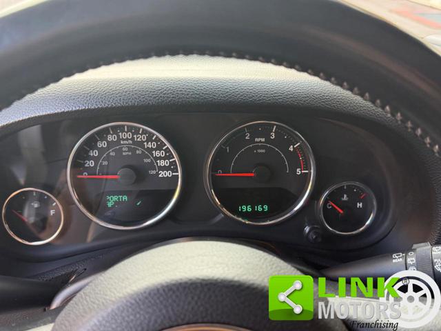 JEEP WRANGLER UNLIMITED 2.8 CRD DPF SAHARA AUT - foto 12
