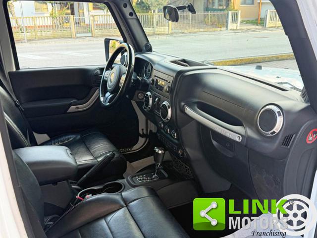 JEEP WRANGLER UNLIMITED 2.8 CRD DPF SAHARA AUT - foto 14