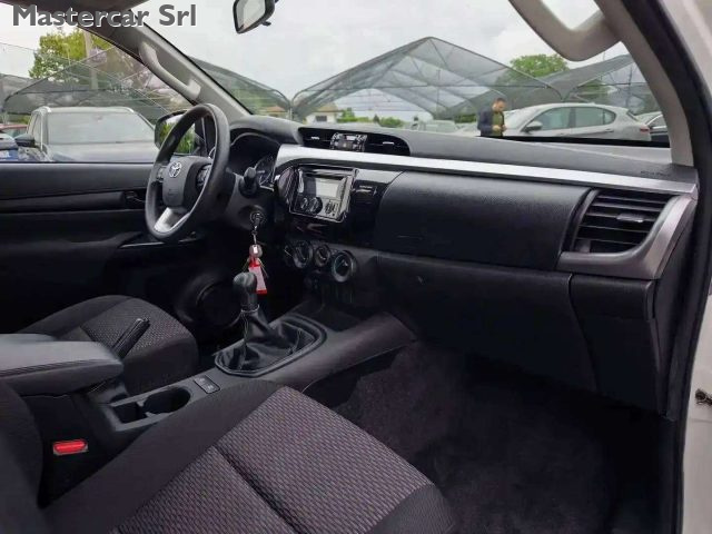 TOYOTA HILUX HILUX IV 2.4 D-4D DOUBLE CAB COM - foto 9