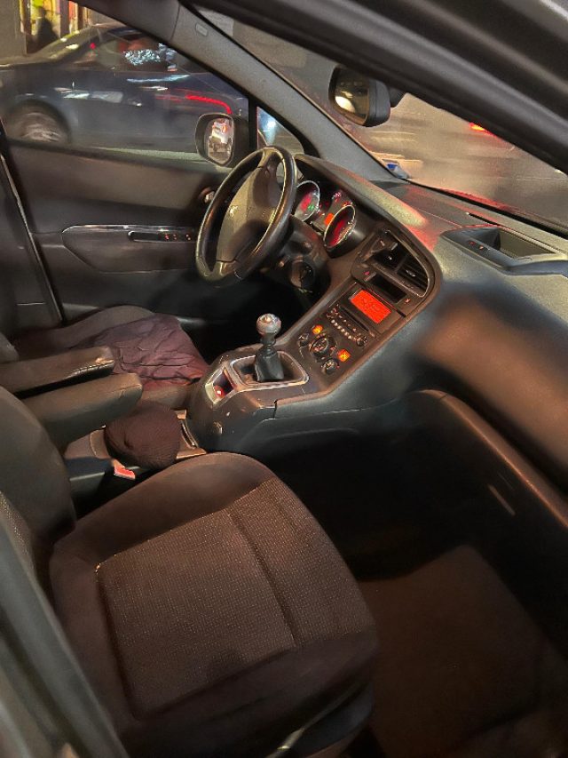 PEUGEOT 5008 1.6 - foto 8