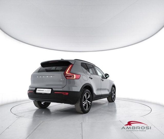 VOLVO XC40 2.0 B3 PLUS DARK AUTO - foto 3