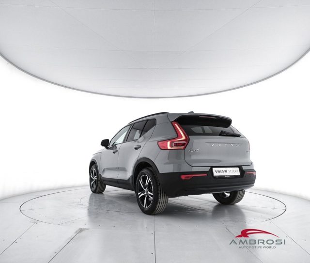 VOLVO XC40 2.0 B3 PLUS DARK AUTO - foto 4